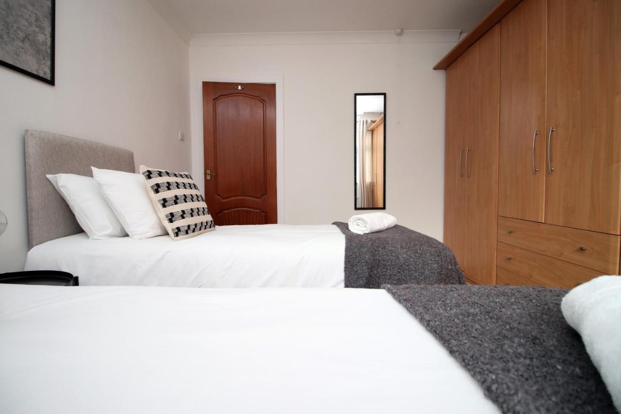 Becky'S Bungalow By Ty Sa -Spacious 4 Bed Bungalowカーディフ エクステリア 写真