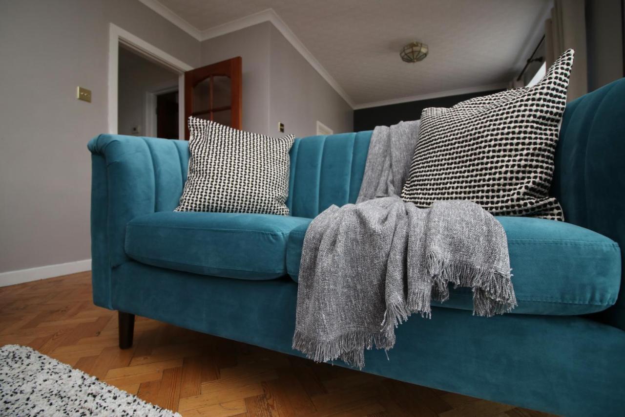 Becky'S Bungalow By Ty Sa -Spacious 4 Bed Bungalowカーディフ エクステリア 写真